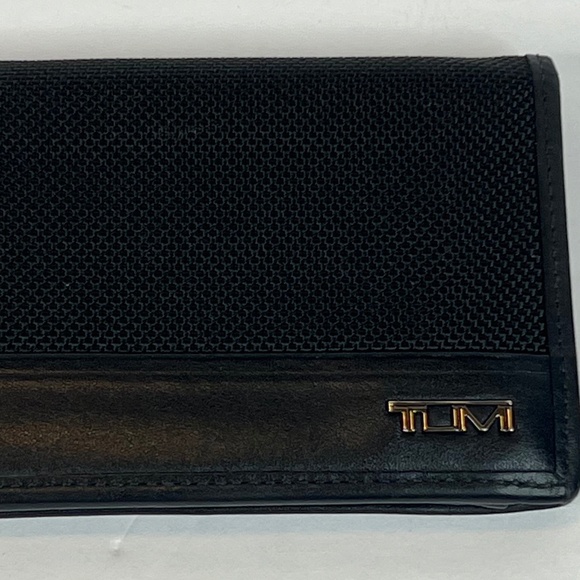 TUMI L-Fold Wallet - Picture 1 of 6